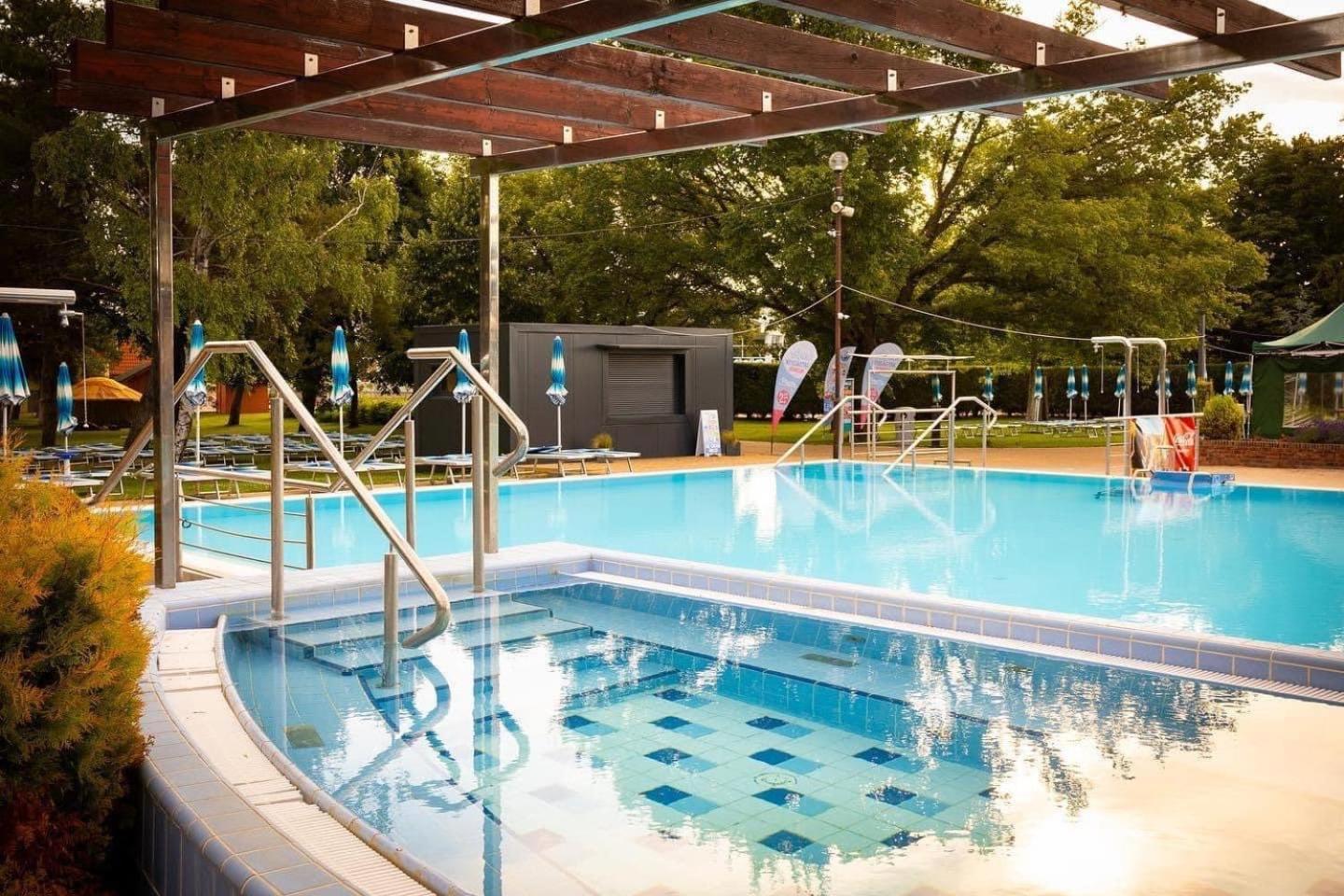 Dom Alex Pri Kupalisku Thermalpark Dunajská Streda Exteriör bild